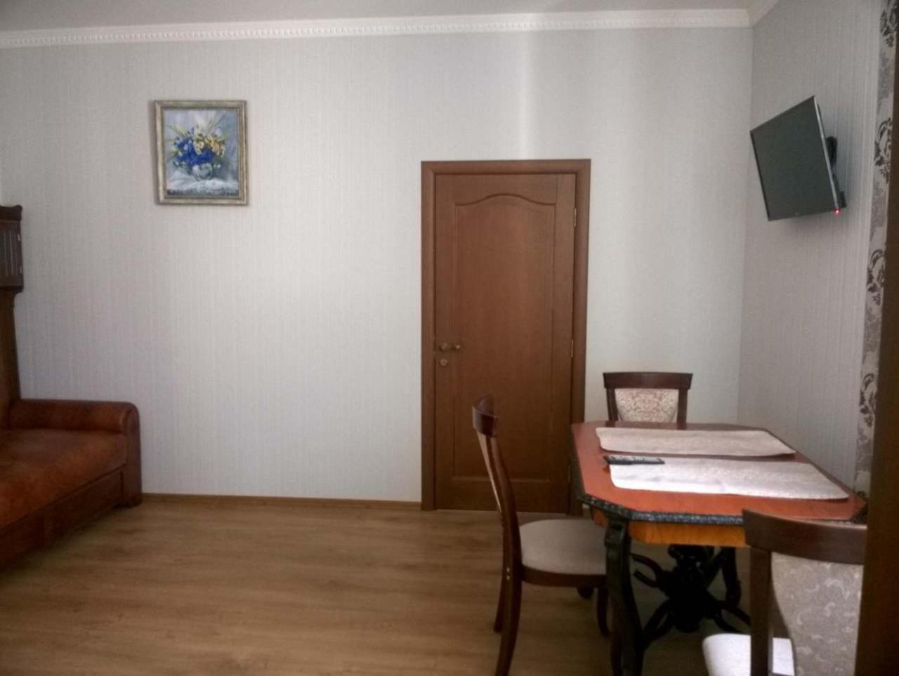 Арт-Готель "Династія" Bila Tserkva Exteriör bild